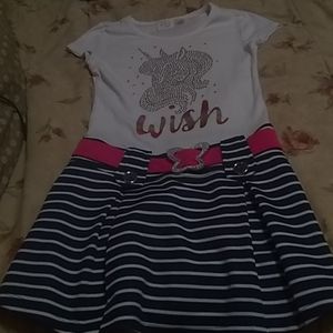I am selling a kids dress